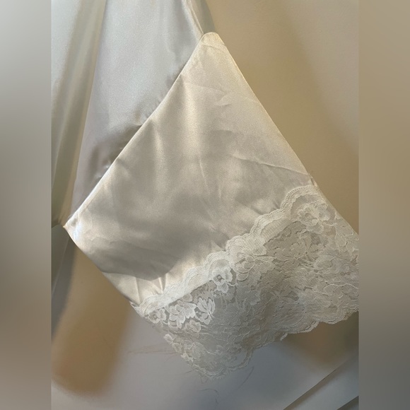 White Silk Bride Robe - Picture 4 of 7